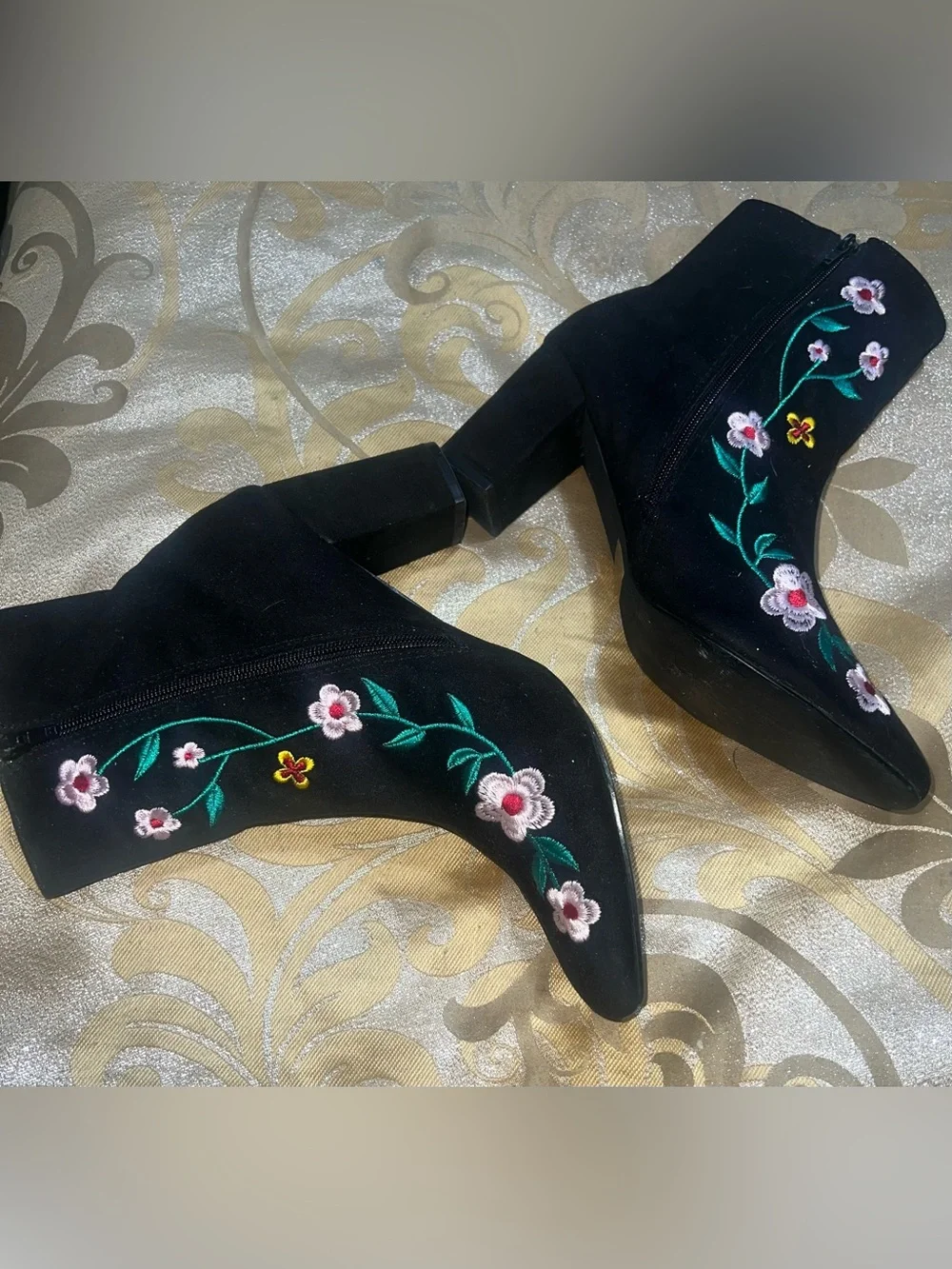 Chase & Chloe Black Floral Embroidered Ankle Booties Size 10